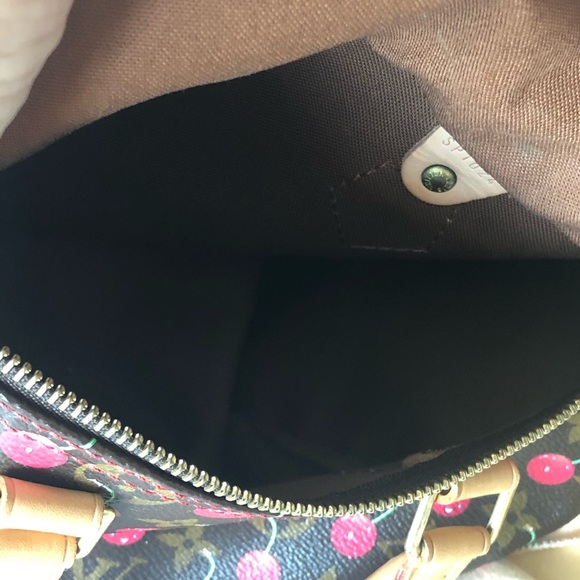 🛑SOLD other site 🛑Vintage limited edition🍒🍒bag - Picture 7 of 8